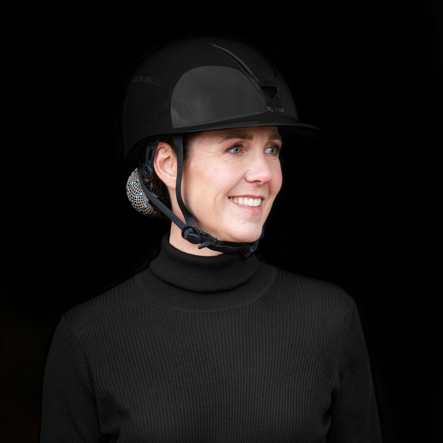 Vísolde - Schaal paardrijhelm Zwart