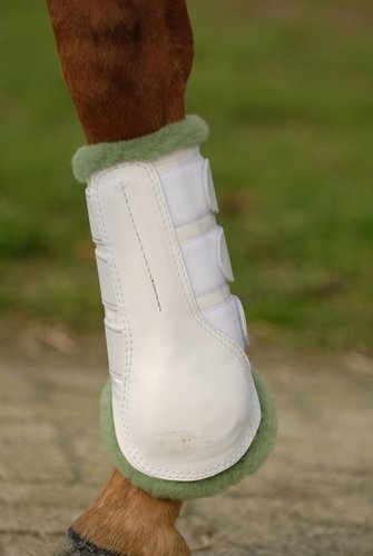 Lederen beenbeschermers met lamswol