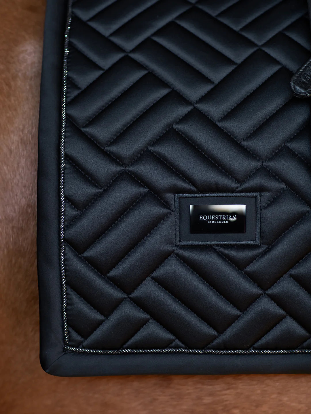 Equestrian Stockholm - Collection Core - Tapis de selle de dressage noir moderne dressuurzadeldek