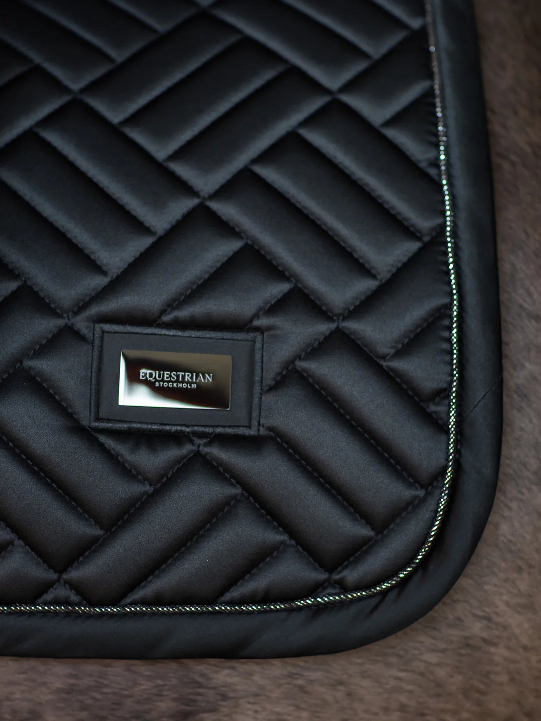 Equestrian Stockholm - Core Collection - Sottosella da salto nero moderno springzadeldek
