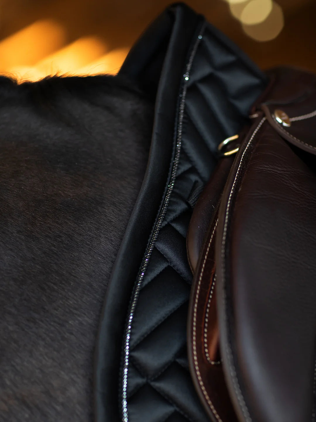 Equestrian Stockholm - Core Collection - Sottosella da salto nero moderno springzadeldek
