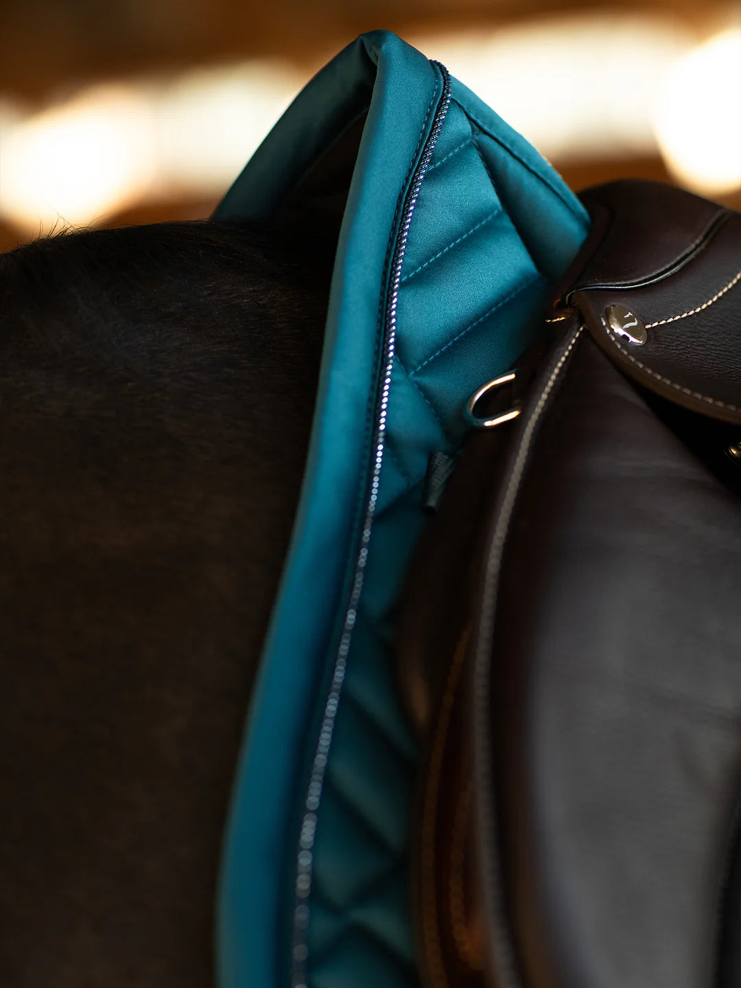 Equestrian Stockholm - FW25 Teal Blue - Sottosella da salto moderno springzadeldek