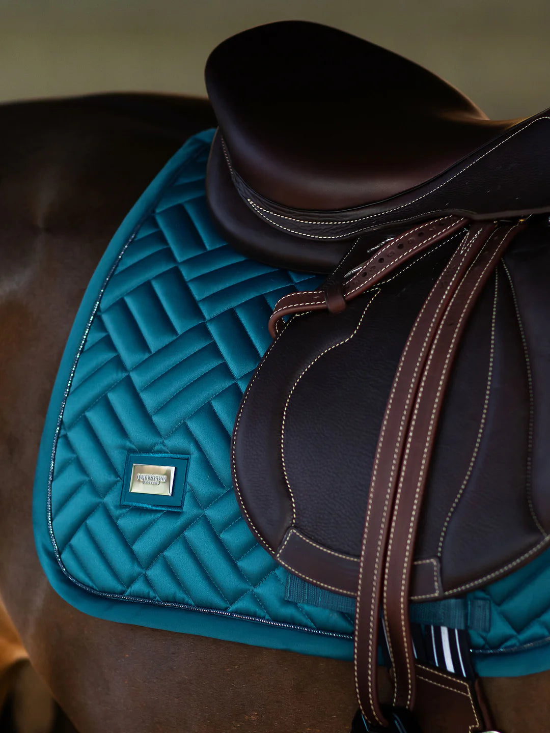 Equestrian Stockholm - FW25 Teal Blue - Sottosella da salto moderno springzadeldek