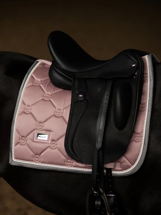 Equestrian Stockholm - Colección Core - Mantilla de doma Pink Pearl dressuurzadeldek