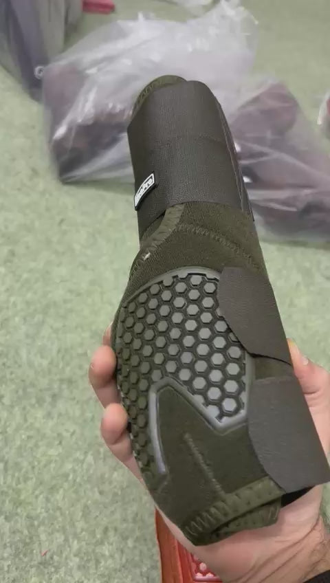 FMH - NeoPro Winter Trends - Neoprene leg protectors and boots for horses (various colors)