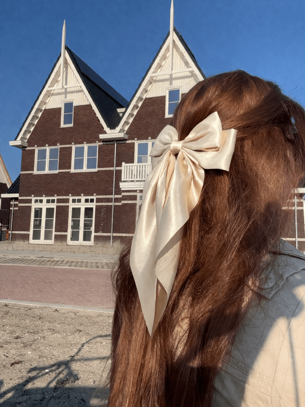 Vísolde - Satin-Haarschleife Beige/Sand