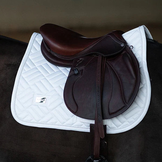 Equestrian Stockholm - Core Collection - White Perfection Jump Saddle Pad Modern springzadeldek