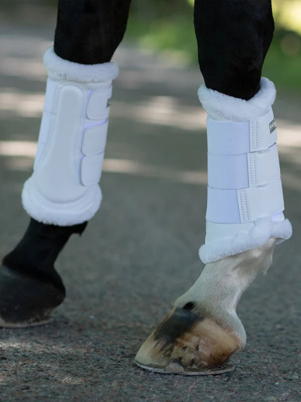 Equestrian Stockholm - Collection Core - Guêtres blanches Silver Brushing beenbeschermers
